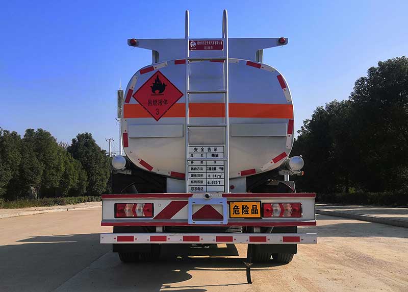 炎帝牌SZD5120GYYHF6C型運(yùn)油車